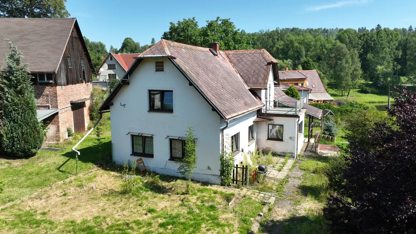 N50173 - Prodej zajímavého rodinného domu, 232 m² s rozsáhlou zahradou 4.905 m² - Jeřmanice