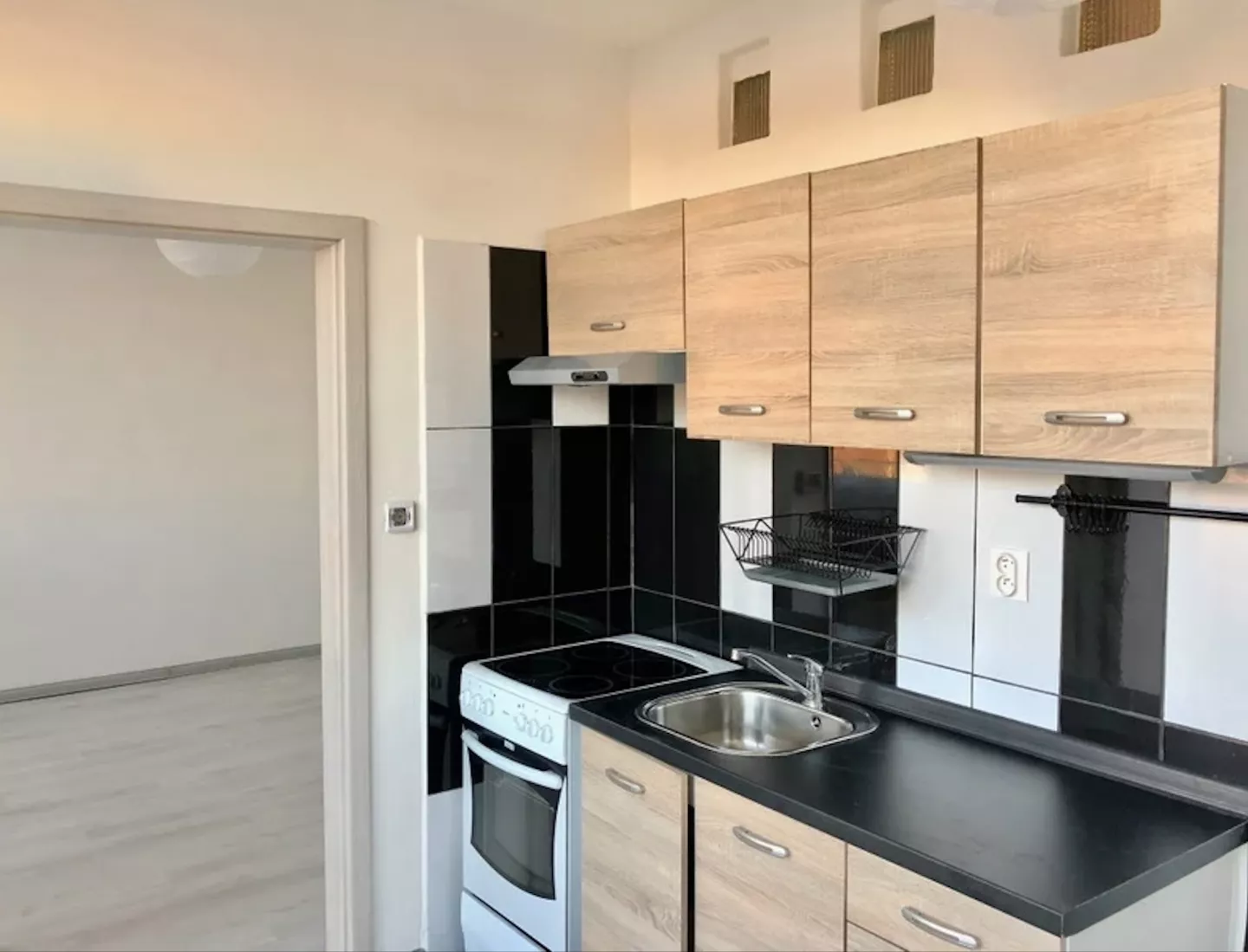 N50514 - Pronájem slunného bytu 2+kk s lodžií, 39 m² - ul. Křišťálová, Jablonec